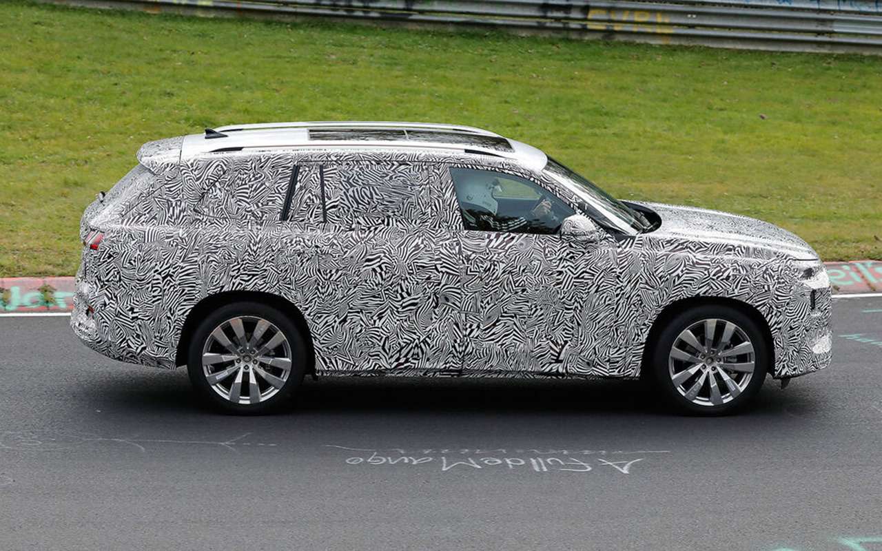 Гигантский Audi Q9 выехал на тесты