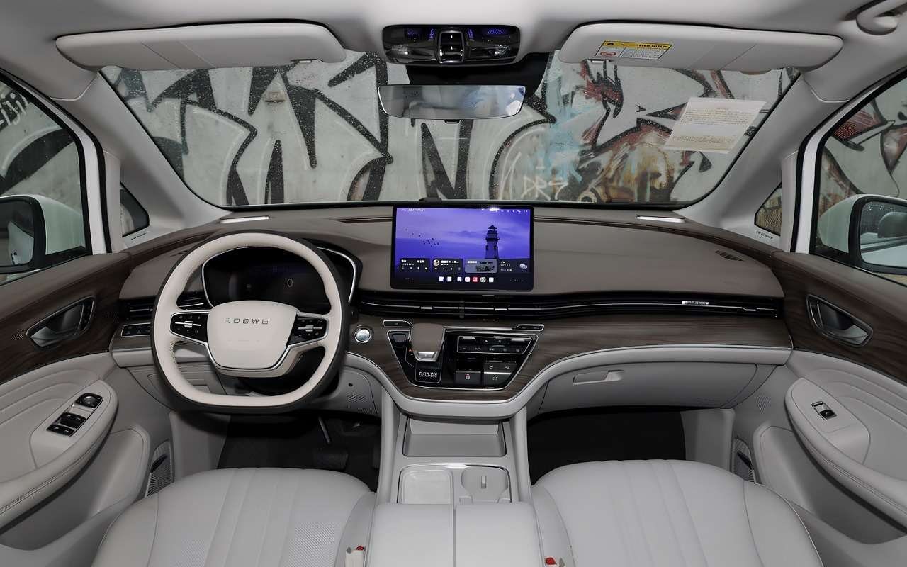 Интерьер Roewe iMax8 DMH