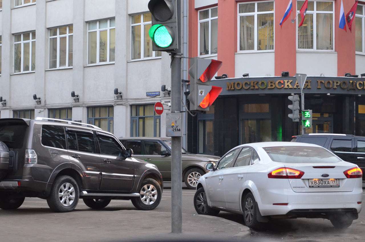 Платные парковки подешевеют