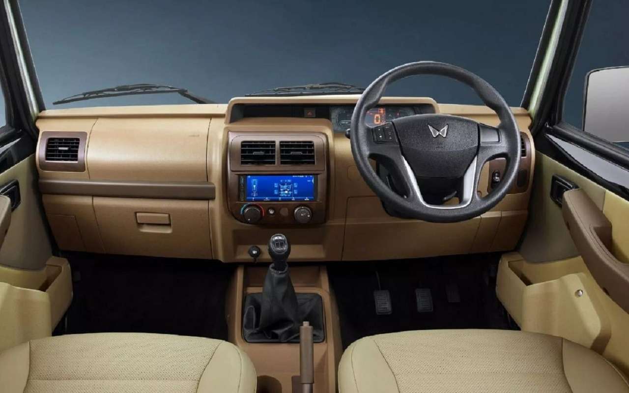 Интерьер Mahindra Bolero