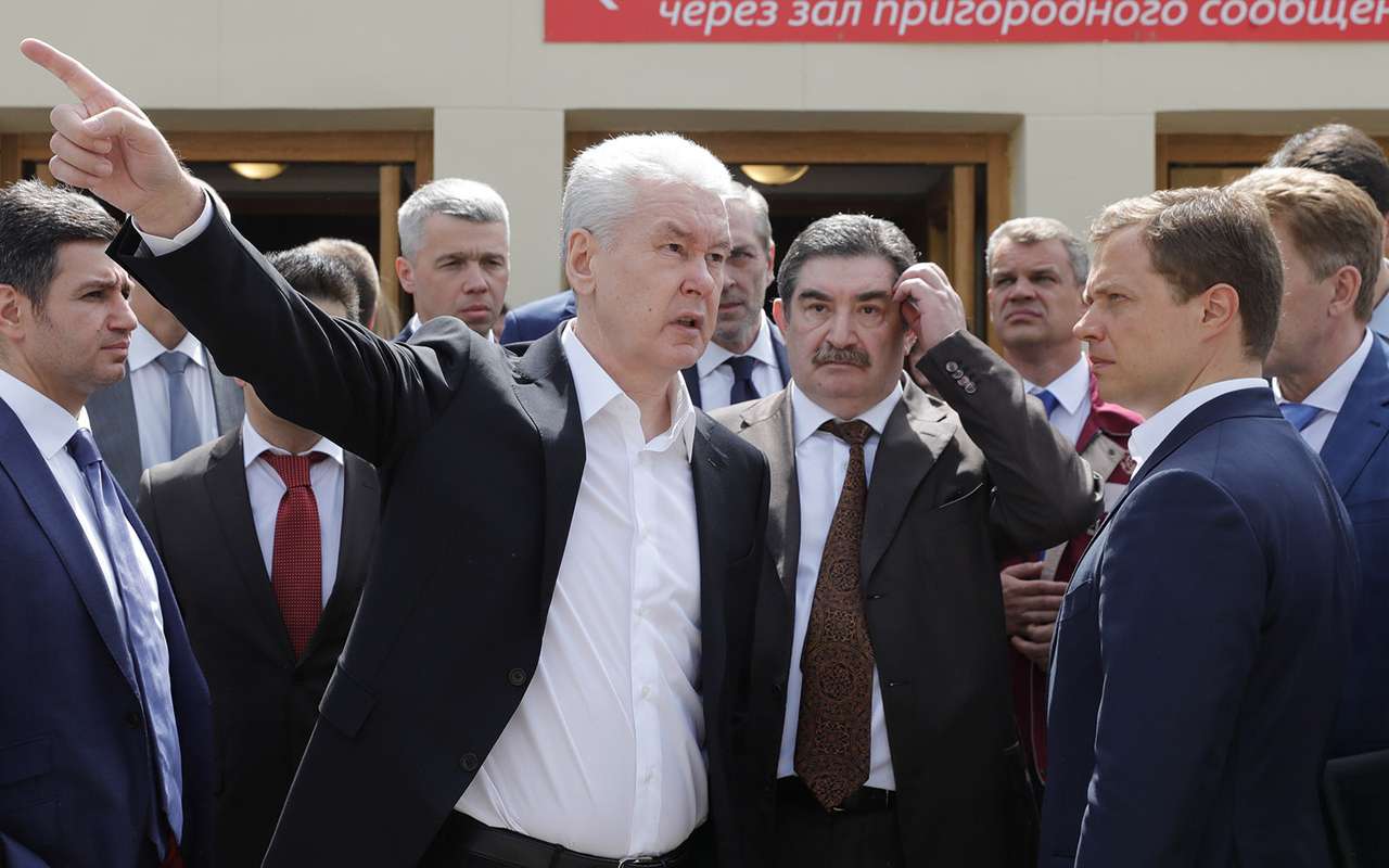 Активисту едва не сломали руку за парковку на месте Собянина