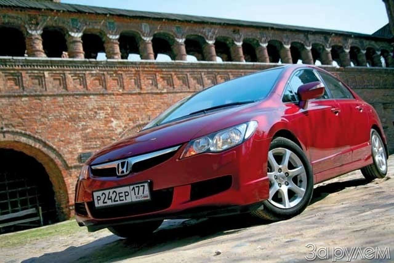 Honda Civic 1.8: КОСМОЛЕТ ПРИБЫВАЕТ    ВЕСНОЙ