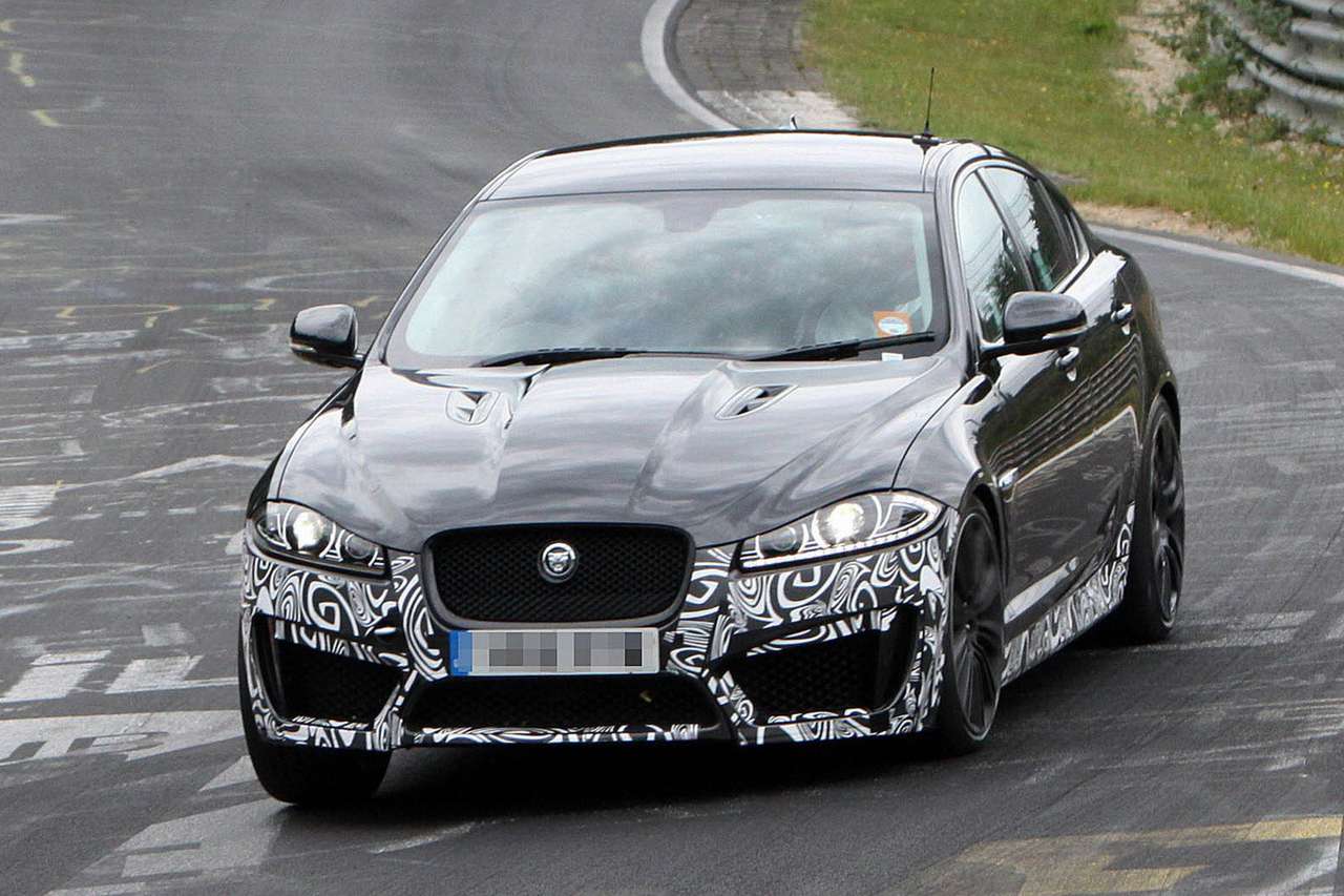 Jaguar XFR-S оснастят компрессорным мотором V8 5.0 отдачей 550 л. с. и 680 Нм, который станет работать в паре с восьмиступенчатым «автоматом» ZF