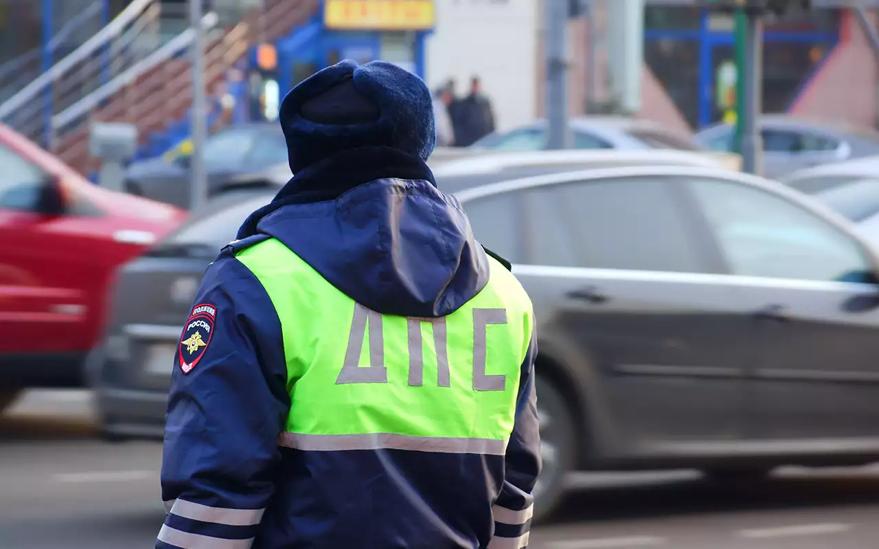 Как сотрудники ДПС распознают пьяных водителей в потоке?