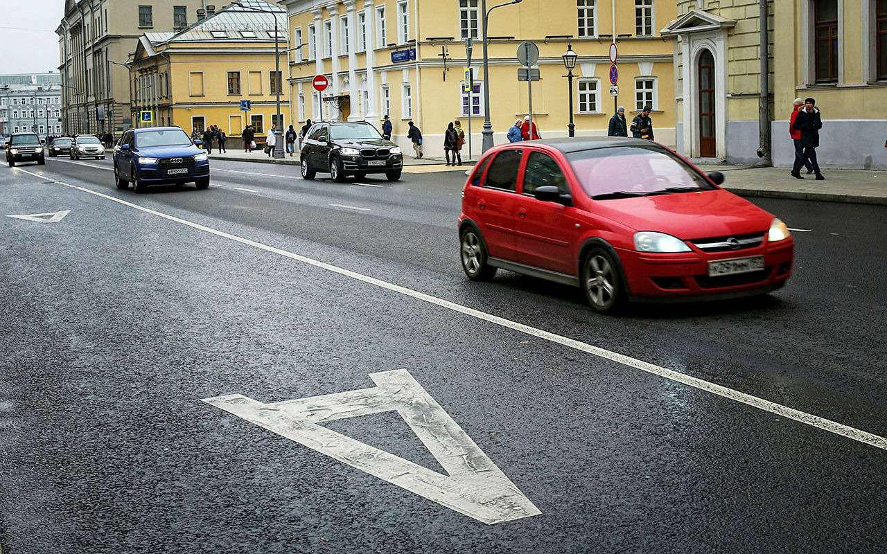Губернаторам и мэрам не разрешат ездить по выделенкам
