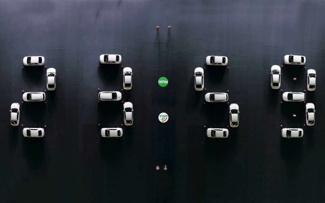 Часы из 28 настоящих автомобилей: круто, но зачем?!