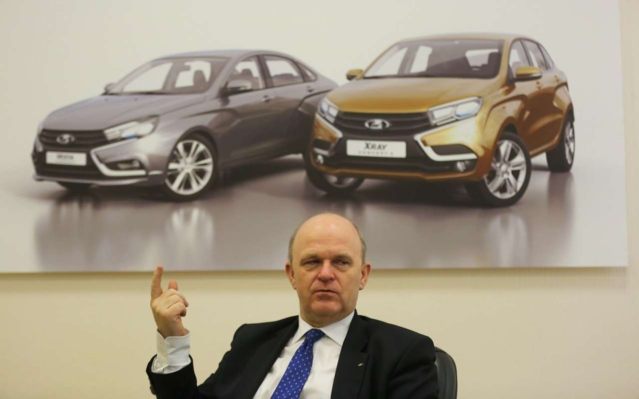 По мнению Николя Мора, выпуск электромобилей требует поддержки государства