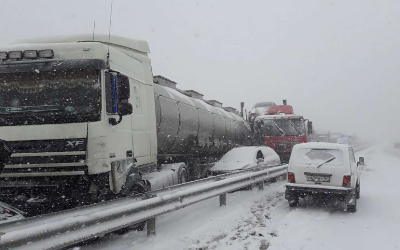 На трассе М-4 произошла массовая авария. Есть жертвы