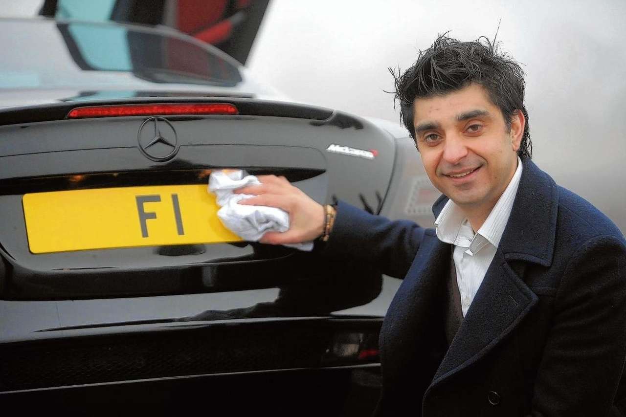 На продажу выставлен самый дорогой номерной знак – «F1»