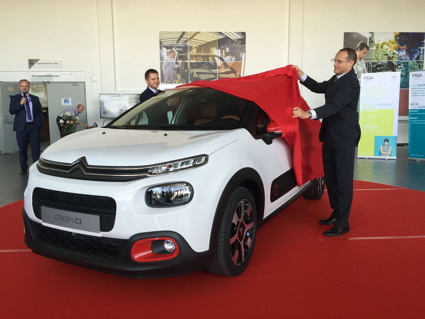 Автомобиль Citroen C3: обзор, новости, машина Ситроен С3 — комплектации,  разные поколения, характеристики Citroen C3 — сайт За рулем www.zr.ru