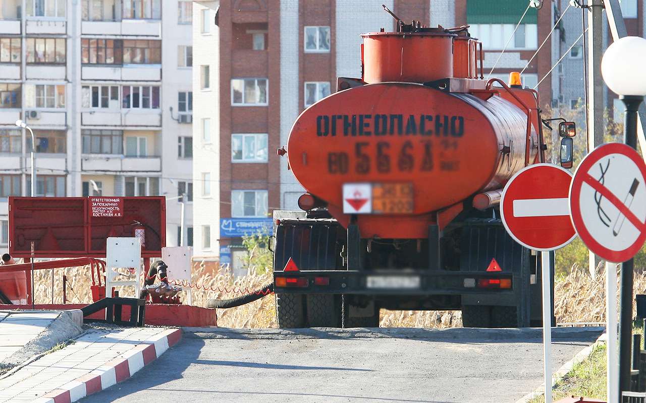 Начальник нефтебазы украл 380 тонн бензина