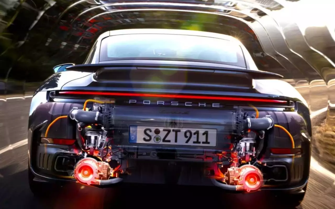 Новый Porsche 911 Turbo S разнес миф о скучных гибридах