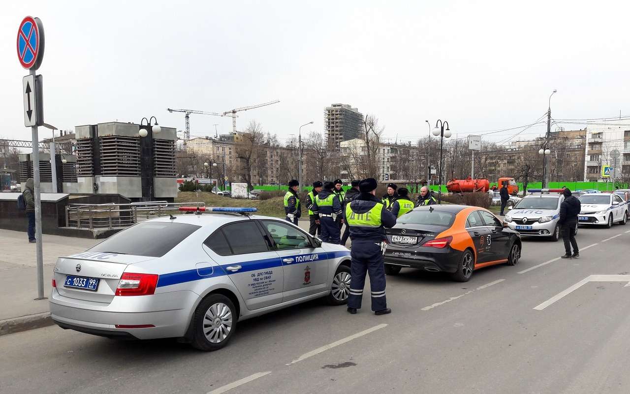 Как не лишиться машины и денег: в ГИБДД разъяснили нюансы стоянки и остановки