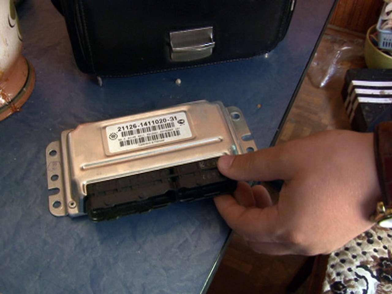 Изъятый у подозреваемых электронный блок