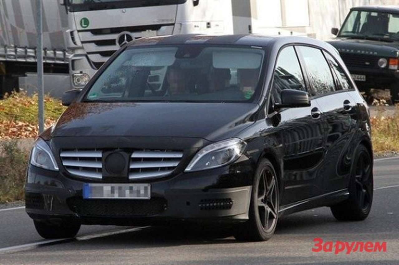 В Mercedes-AMG поглядывают на С-кроссовер GLA и B-class