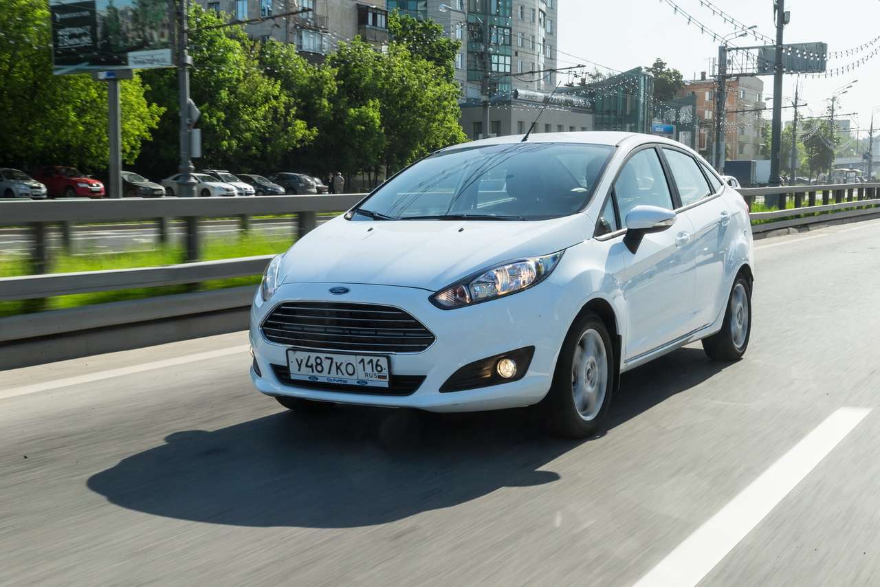 ford fiesta sedan