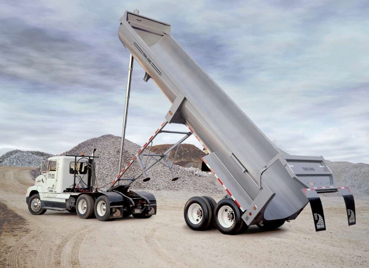 Что бывает, если забыть опустить кузов на самосвале