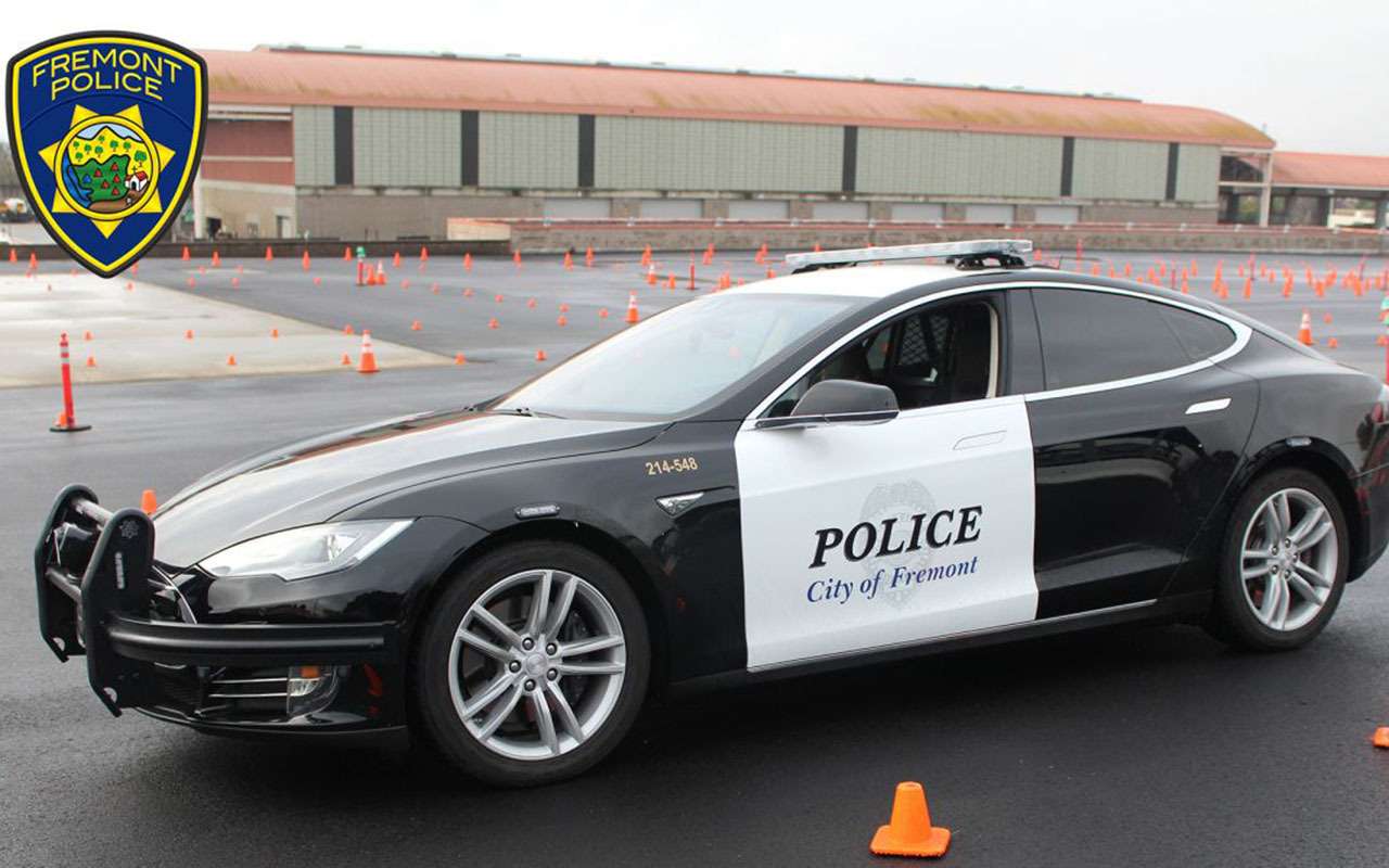 Батарейка села :( Коп прекратил погоню на Тесле, преступник ушел