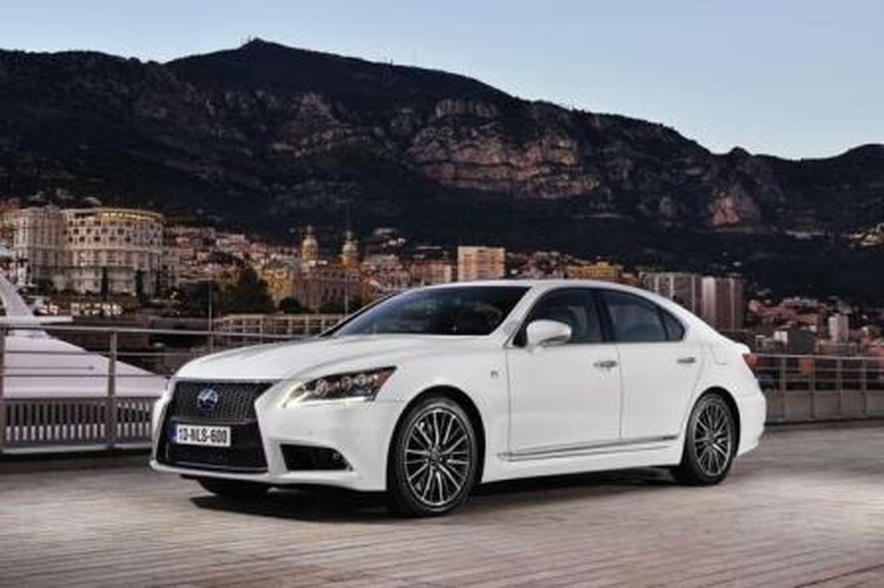 Lexus начал продажи гибридного LS  