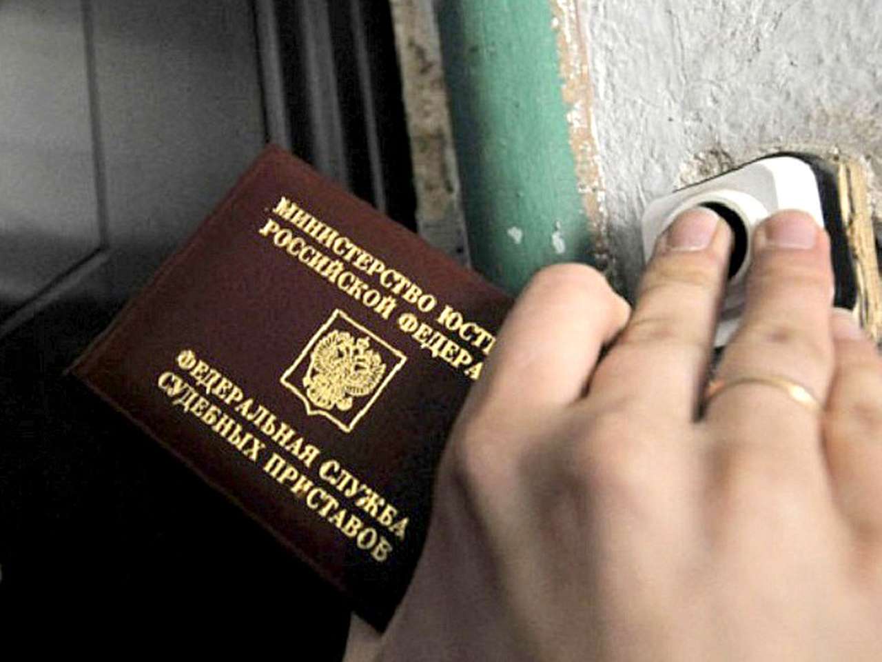 Судебные приставы будут искать должников через базы МВД