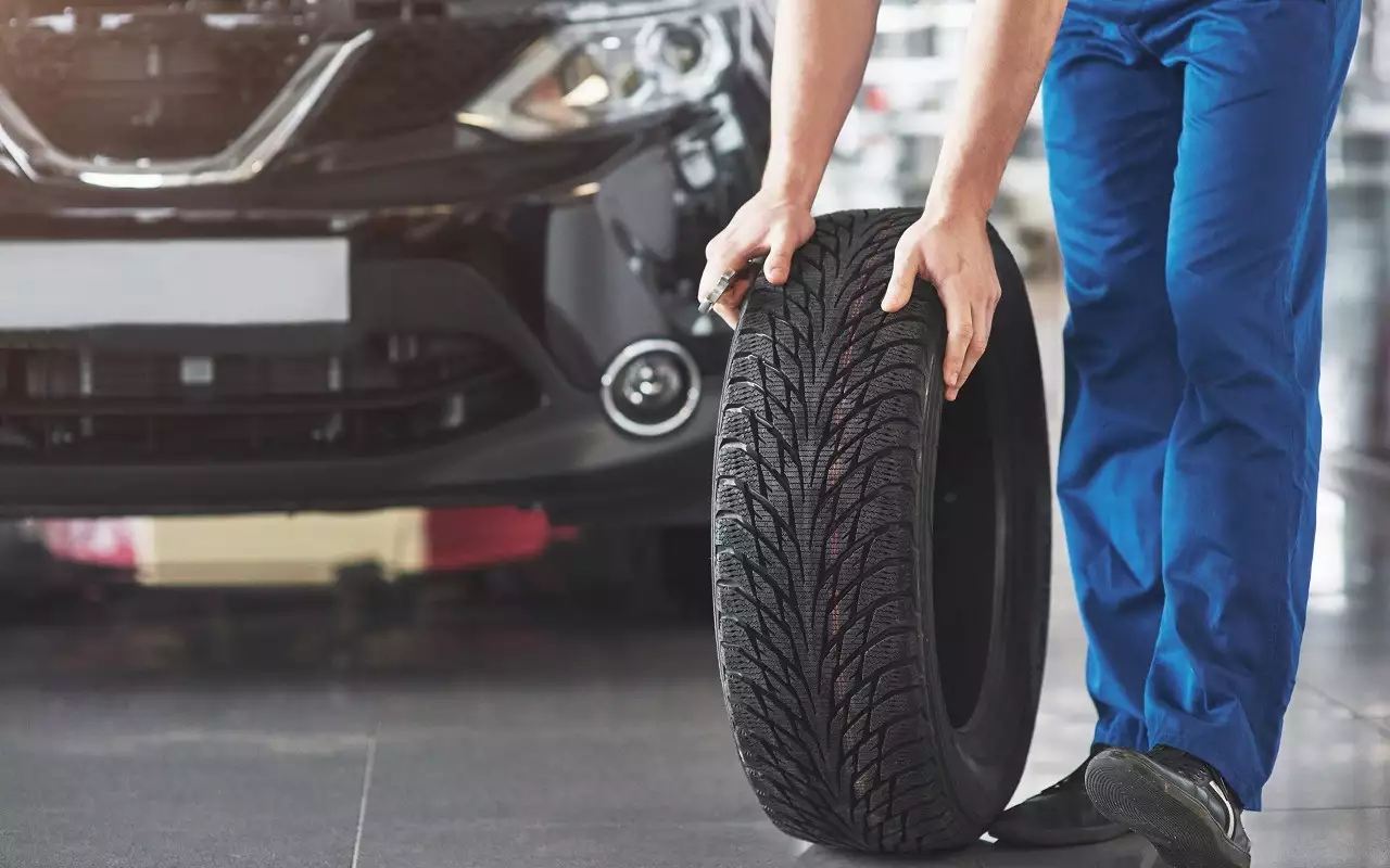 Когда пора менять шины на зимние: названы нужные условия