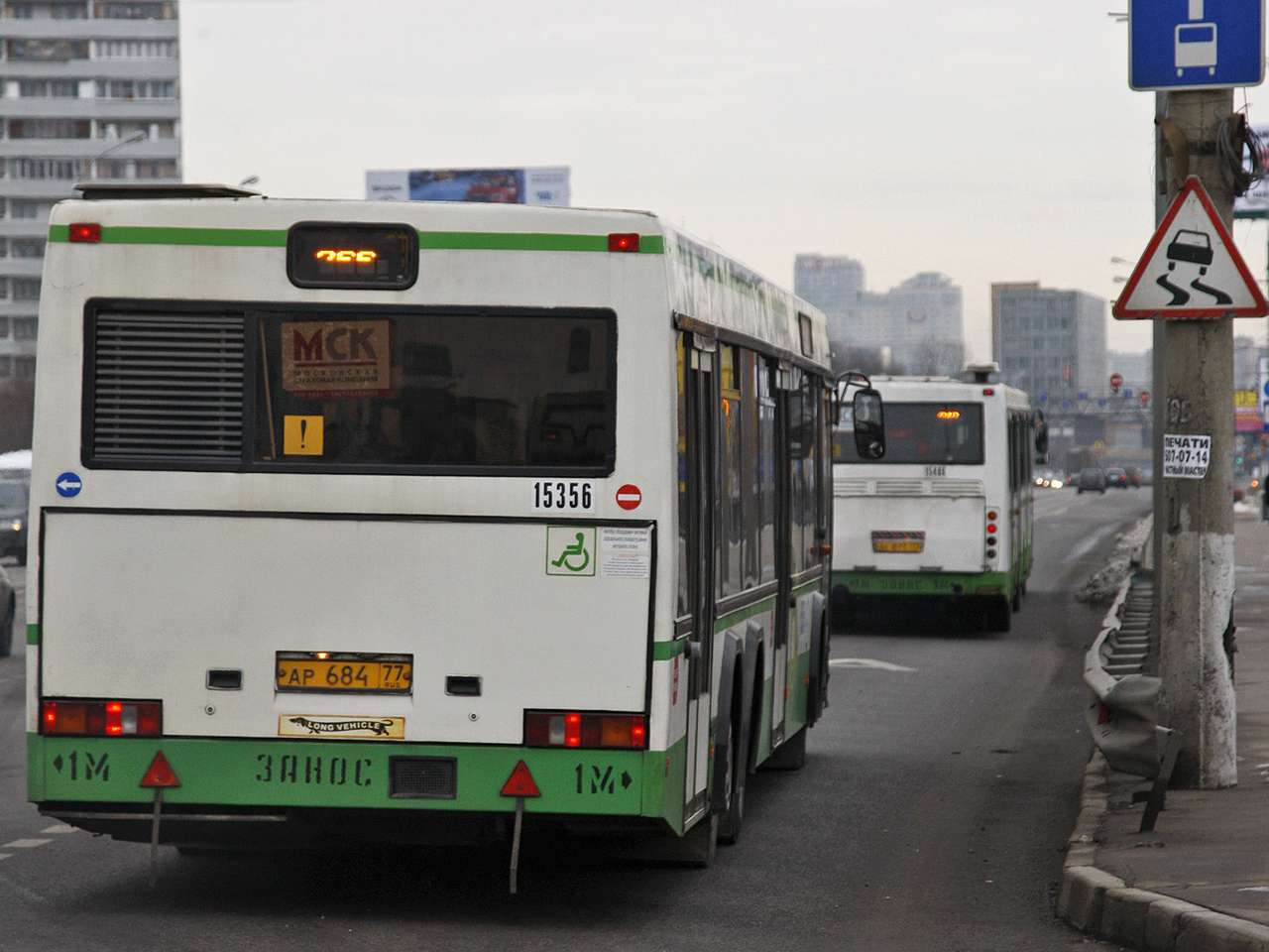 Водители московских автобусов за 5 дней нарушили ПДД 9019 раз