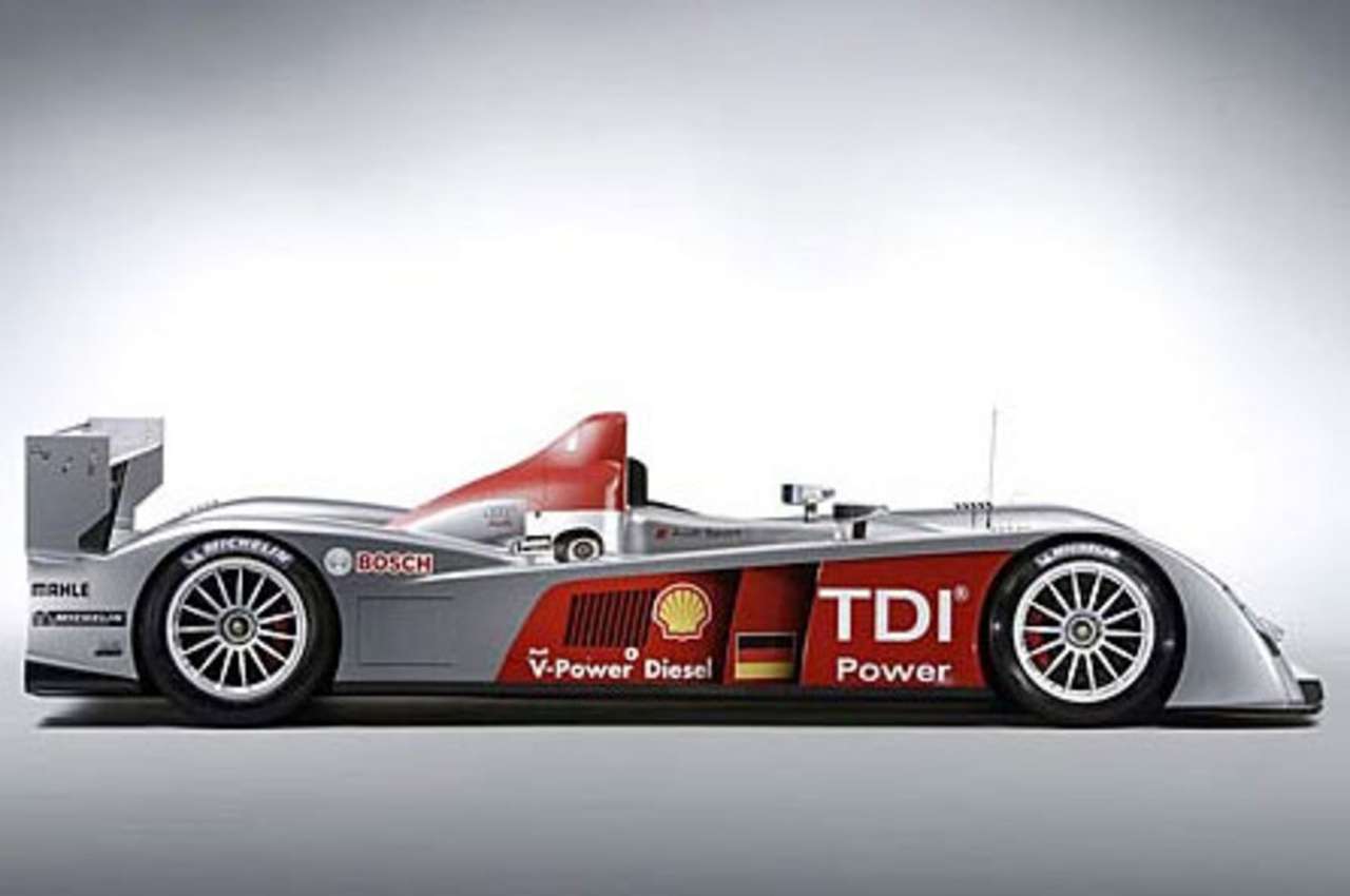 Новый гоночный Audi представлен в Париже.