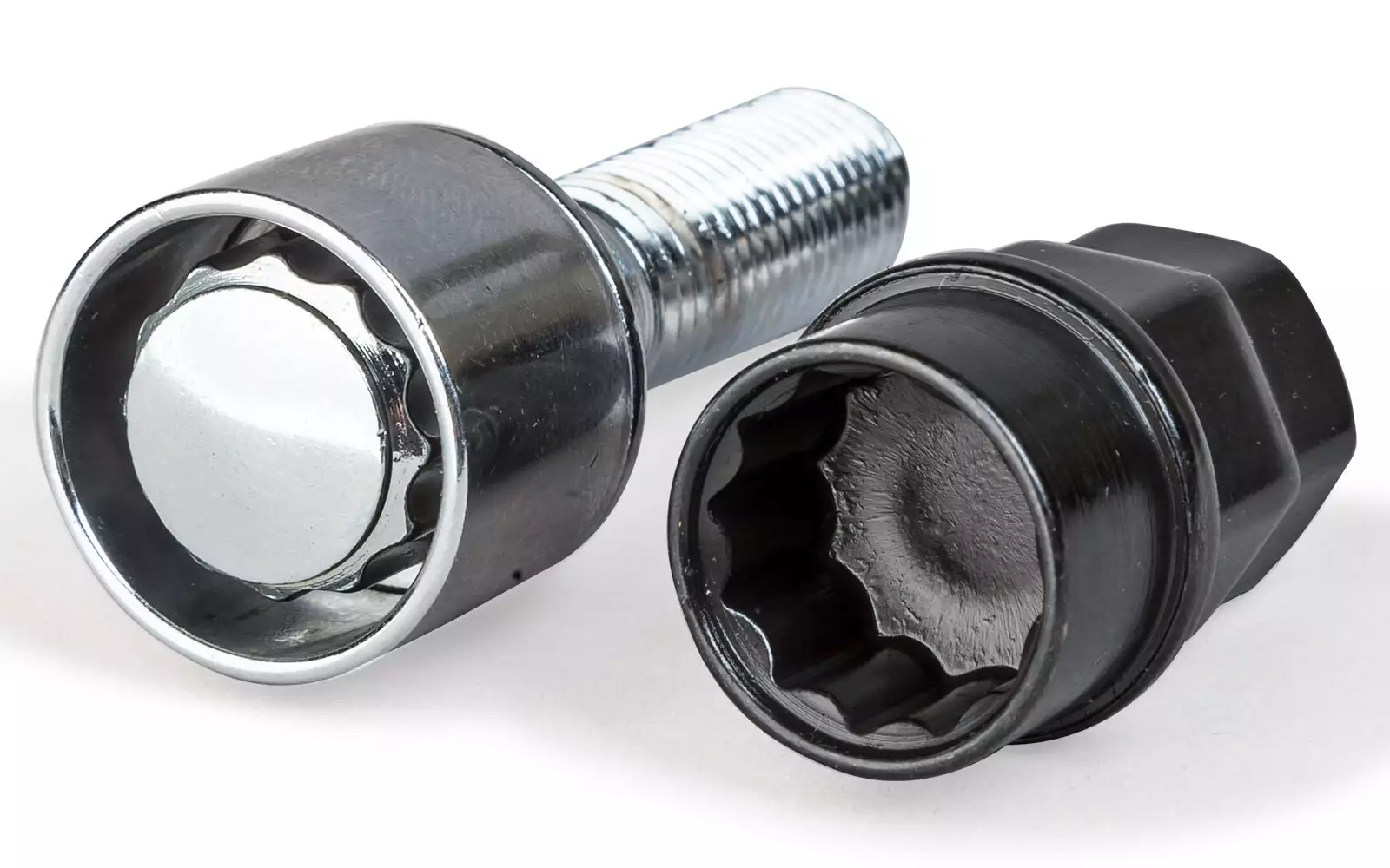 Как установить секретки на колеса