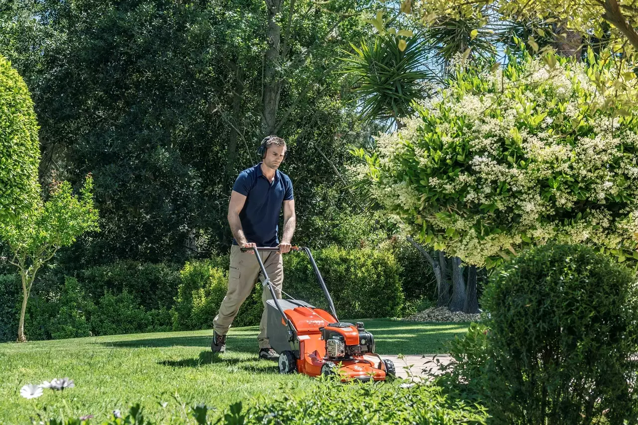 Вооружаемся к дачному сезону вместе с Husqvarna