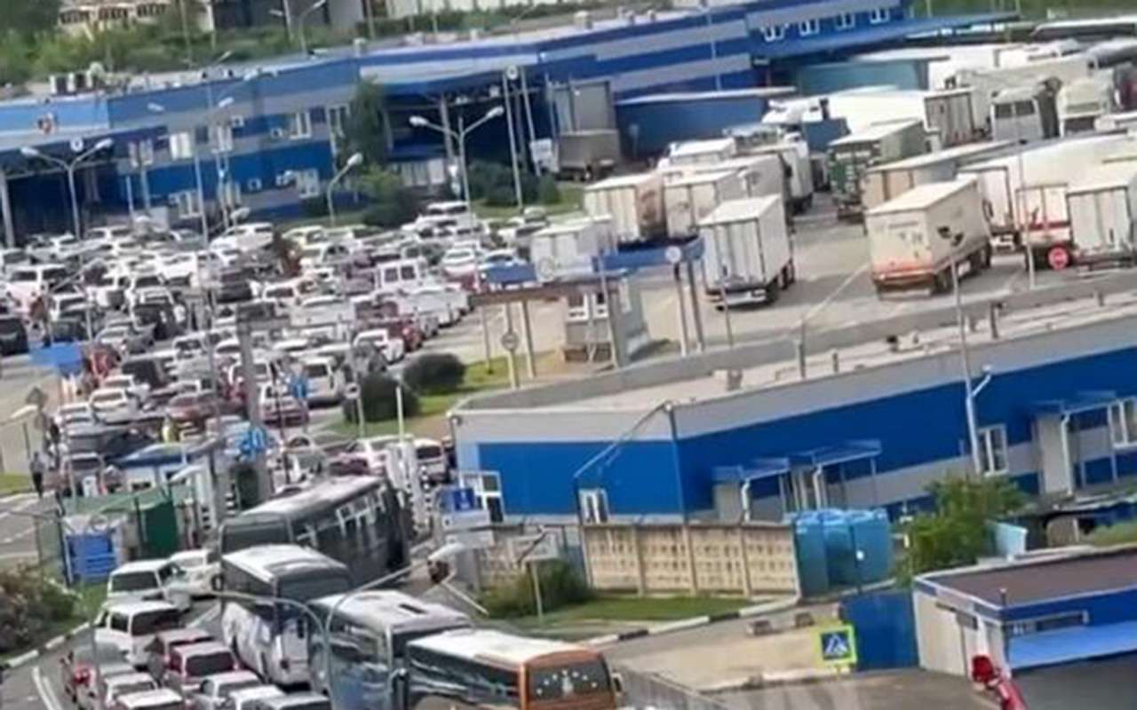 Автомобилисты не могут въехать в Россию из Абхазии