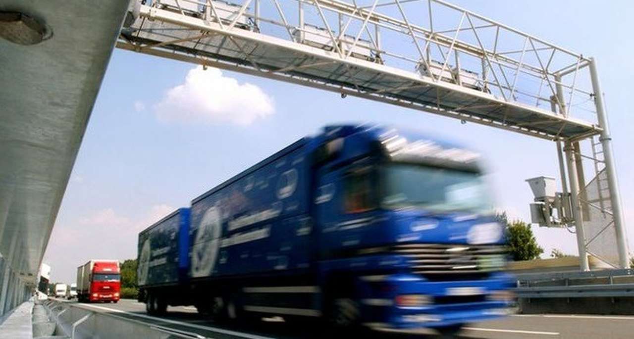 В Германии арестован водитель, свыше 700 раз стрелявший по автомобилям