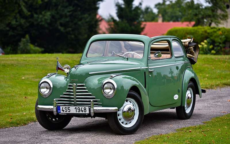 Марка автомобиля чехии 4. Skoda 1101 Tudor. Skoda 1101 Tudor 1948. Skoda Tudor 2002. Skoda popular Tudor, 1939.