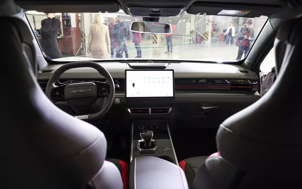 Кроссоверы известного бренда теперь могут управляться со смартфона в России