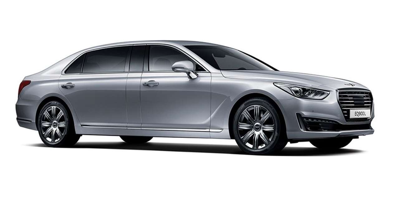 Genesis против Maybach: счет пошел на сантиметры