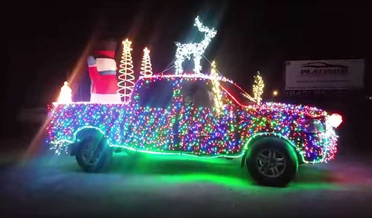 Toyota Tundra к Рождеству нарядилась в 14 тысяч светодиодов
