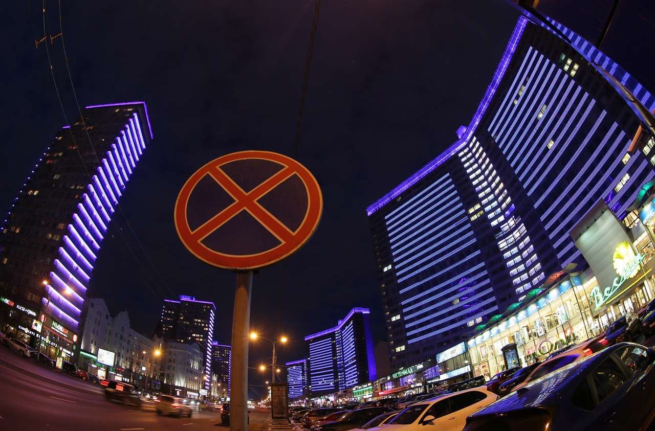 Дружественные предупреждения о запрете парковки появятся в Москве