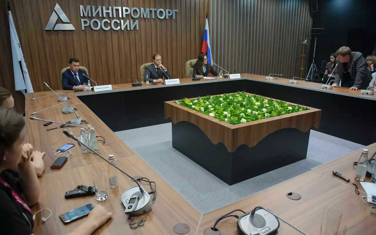 Глава Минпромторга объяснил необходимость повышения утильсбора