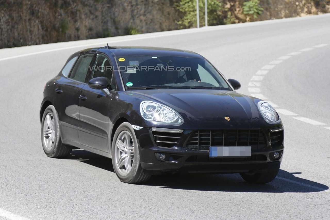 Компактный кроссовер Porsche показался почти без маскировки