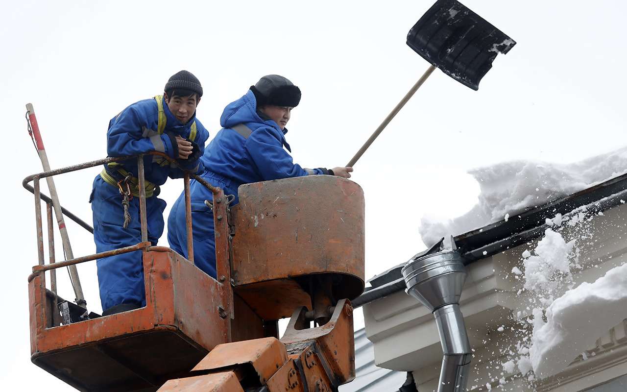 Водитель добился компенсации за испорченный лавиной снега автомобиль