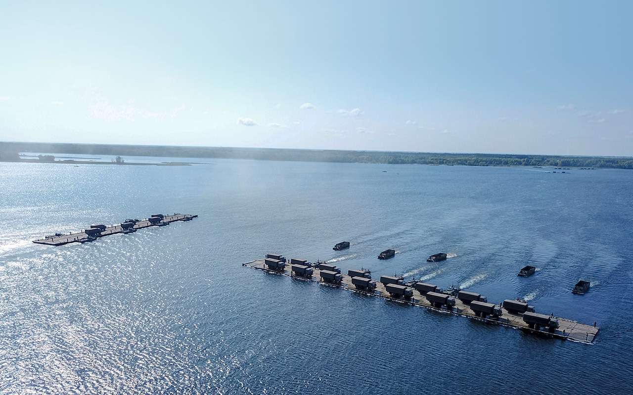 понтонный мост пмп 60. боевой паром. навести паром. покажи фото военных паромов. навести паром.