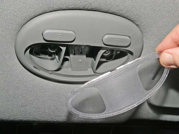 Как поменять лампочку в салоне шевроле нива Замена лампочек Chevrolet Niva, 1,7 л, 2007 года запчасти DRIVE2