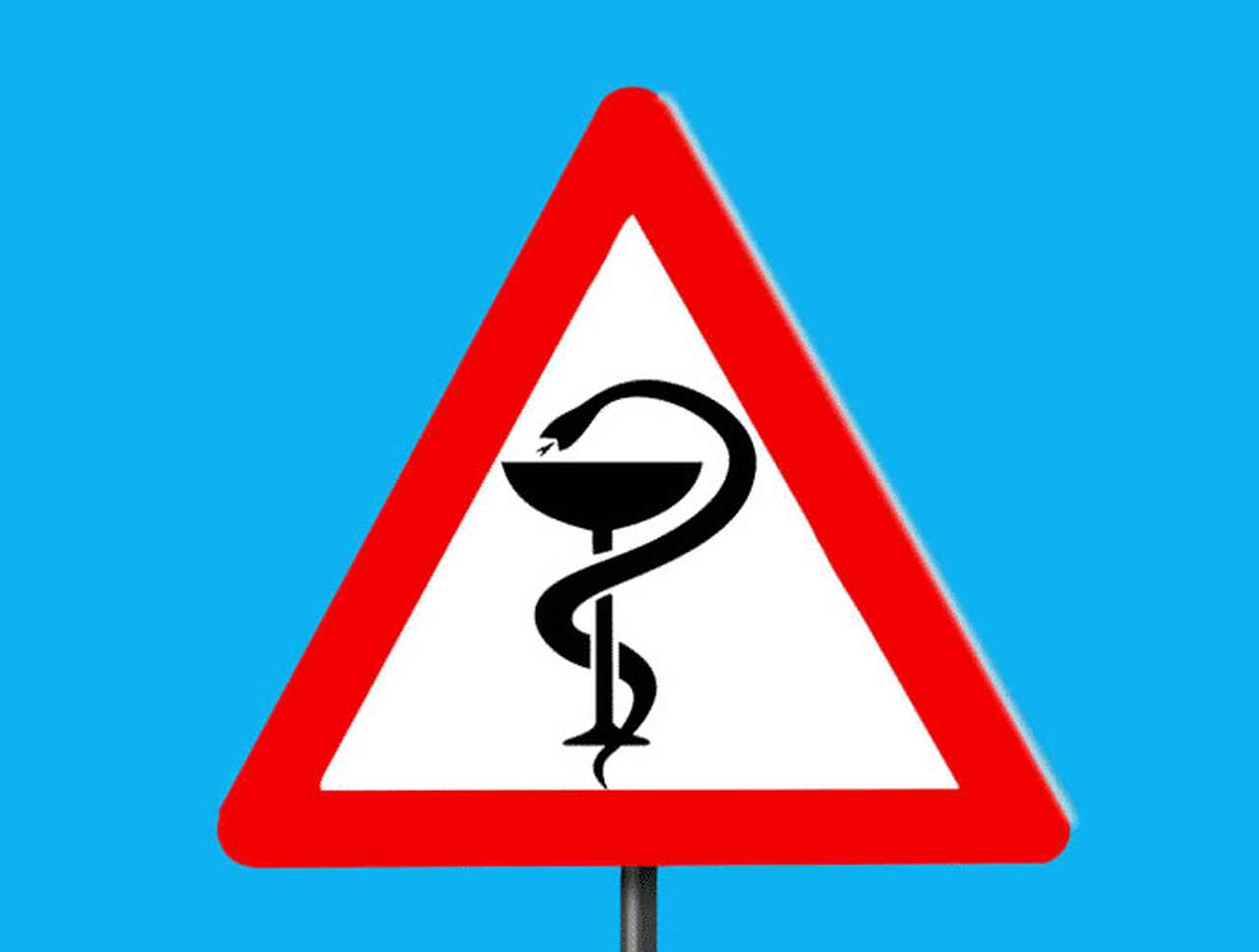 Всех нас, водителей, могут признать наркоманами — по воле закона. Даже после 20 капель корвалола эксперты обнаруживают в организме фенобарбитал — психотропное средство. Последствия по КоАПу: лишение прав на 1,5–2 года, штраф 30 тыс. руб. Вывод: умри, но букву закона блюди!