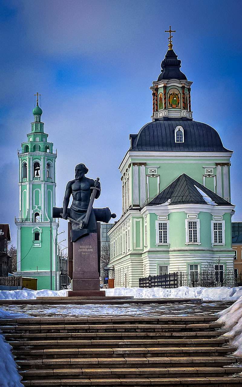 Храм рождества в туле. Николо-Зарецкий храм Тула. Никита Демидов Тульский памятник. Николозаредский храм в Туле. Демидовская Церковь в Туле.