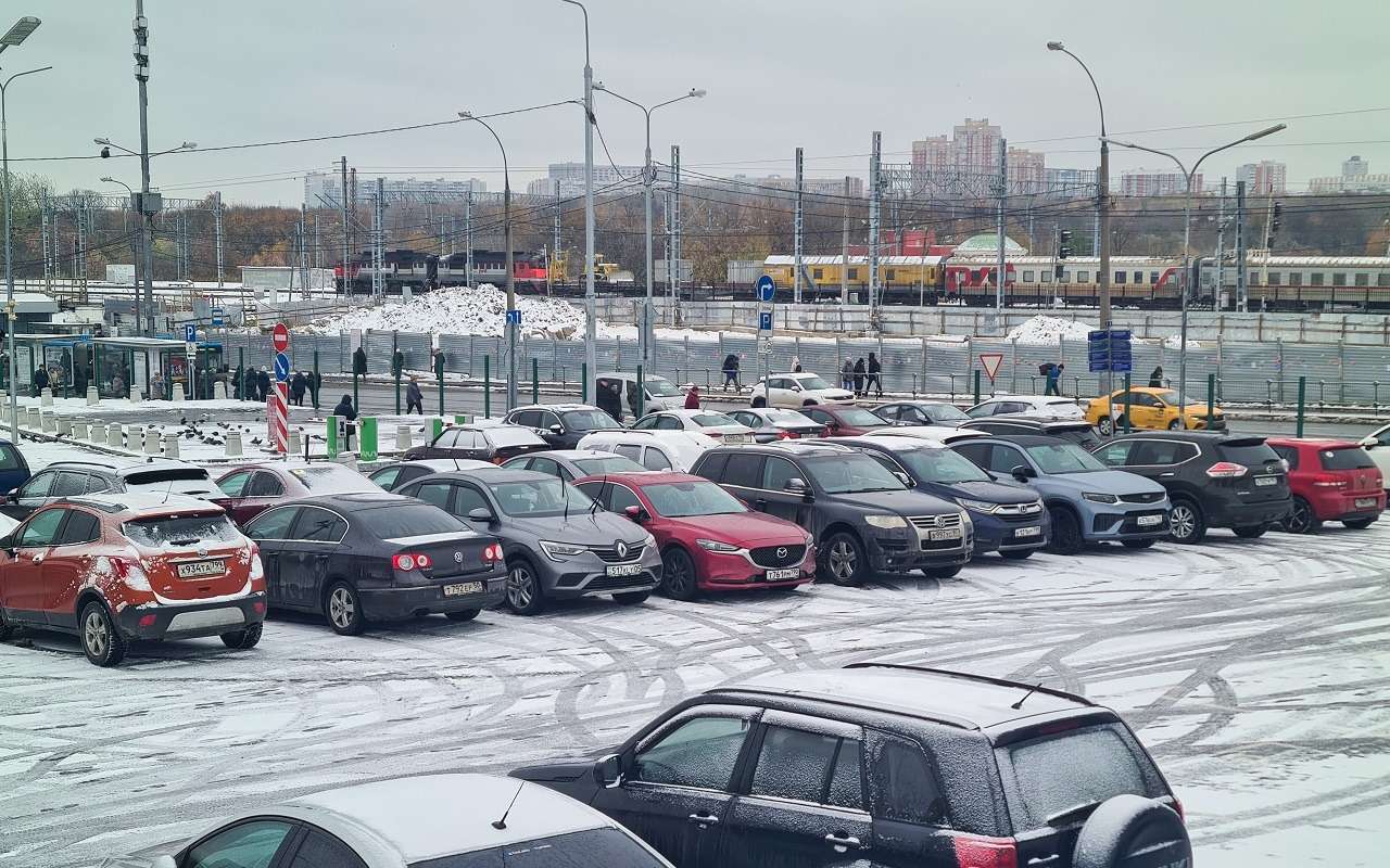 Не только девушкам, но и мужчинам: 8 марта все парковки в Москве будут бесплатными
