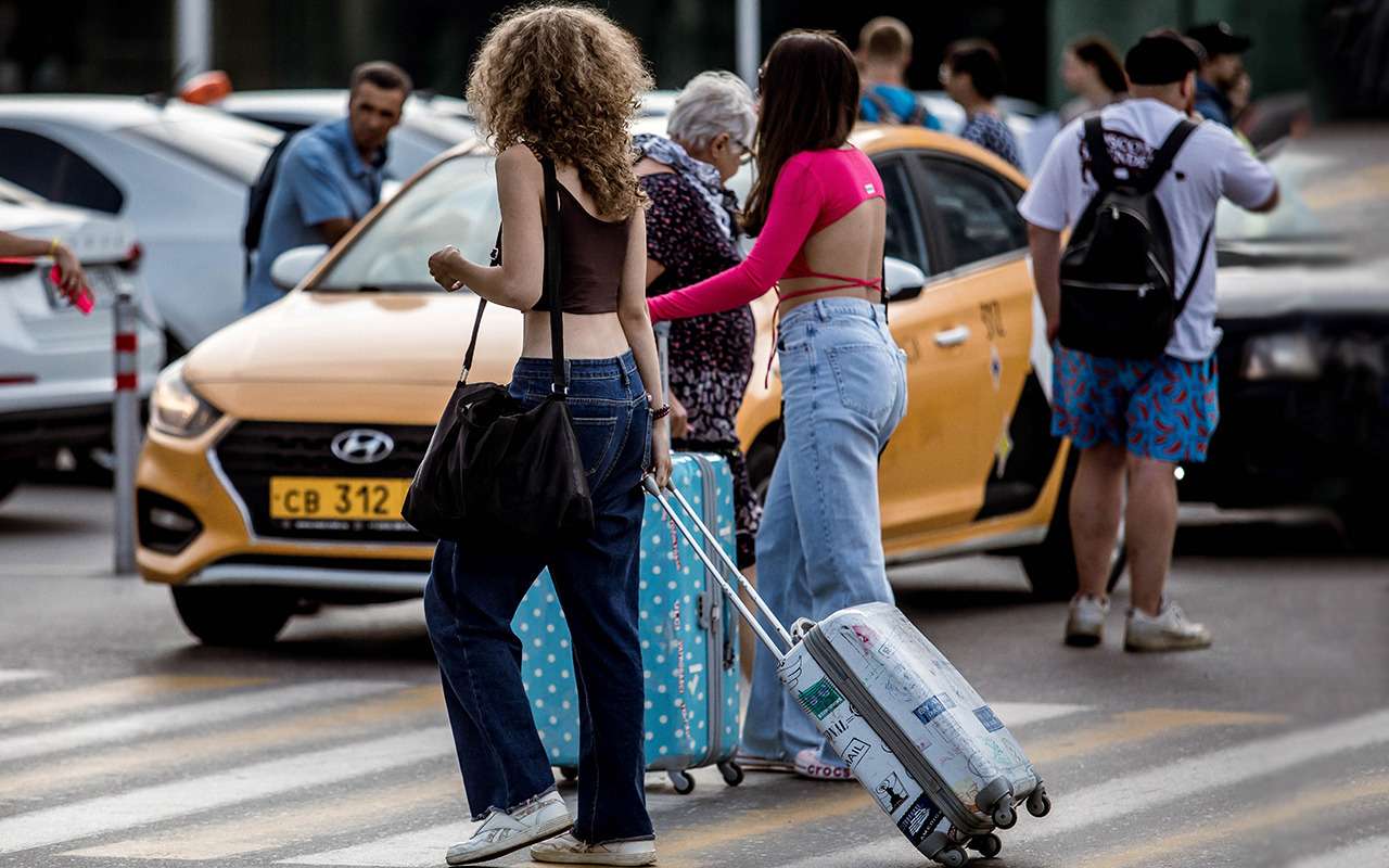 Путешествовать за рубеж со скидкой до 40%: назван простой способ