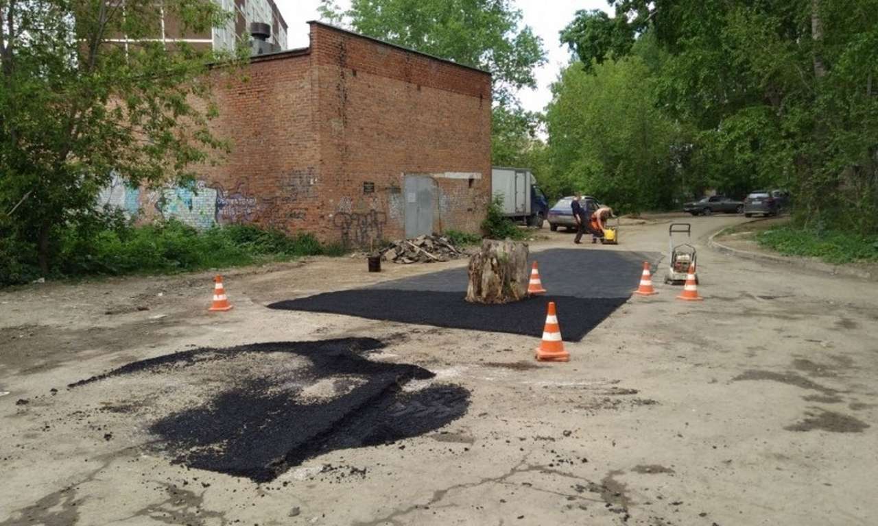 Через пень-колоду: «мастер-класс» от дорожных рабочих Екатеринбурга
