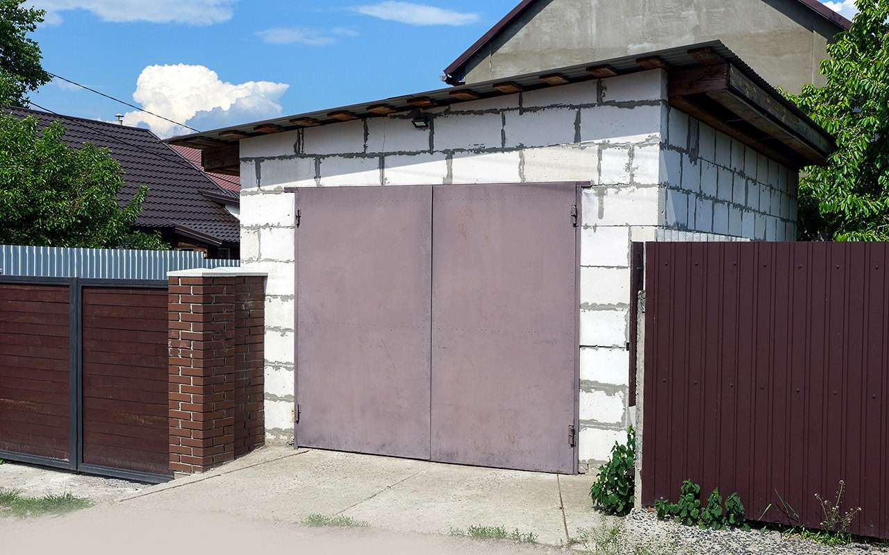 Построил гараж на даче. Его что, тоже регистрировать?