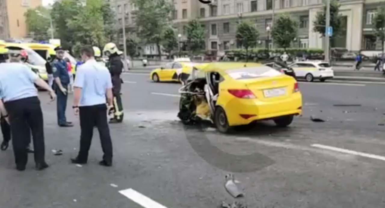 На Кутузовском проспекте столкнулись пять автомобилей. Есть жертвы