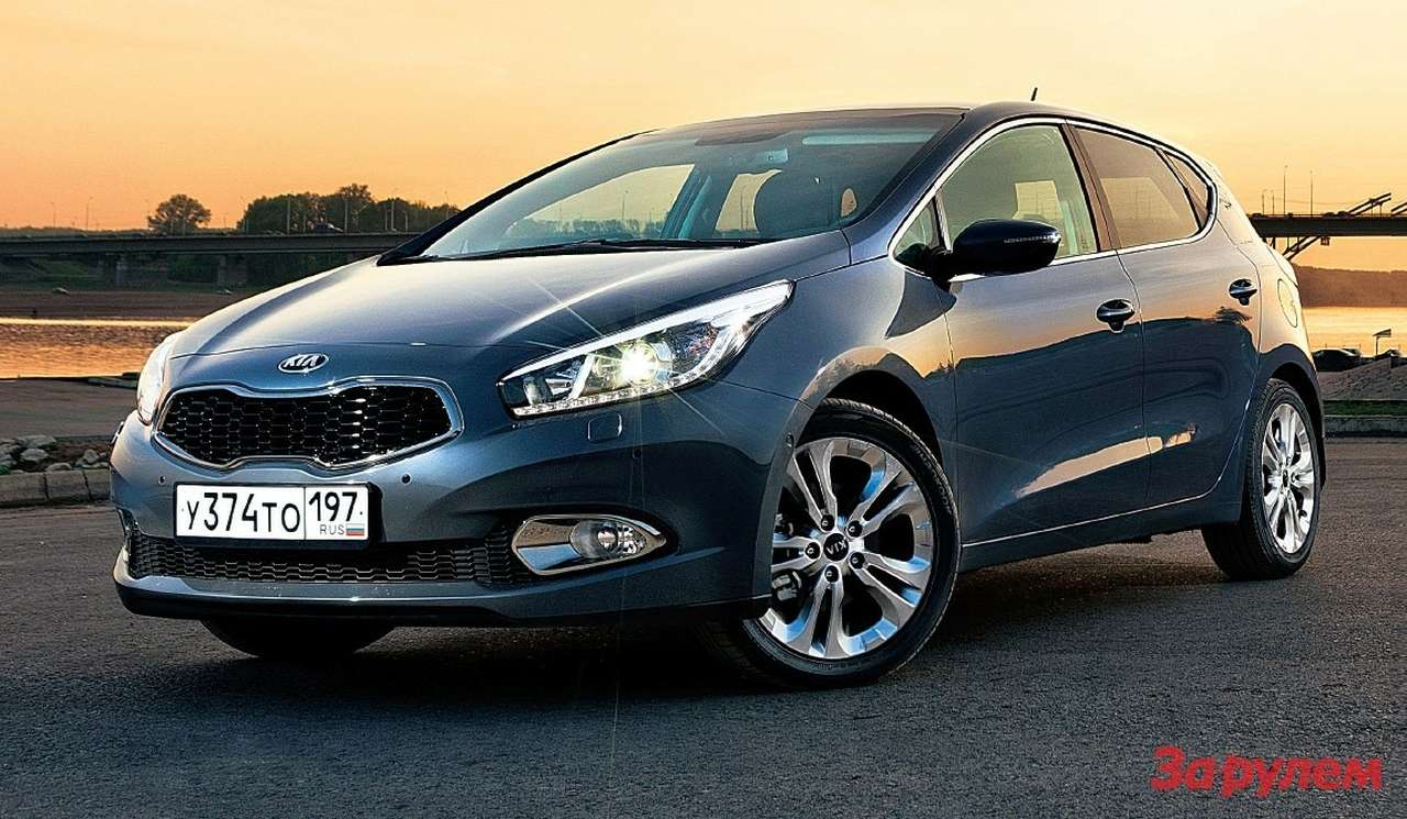 В зависимости от комплектации роль ходовых огней выполняют лампы накаливания, расположенные в одной секции с противотуманками (сомнительное решение для российской грязи), или светодиодные полосы в фарах. Аналогичные отличия и в боковых указателях поворота. 17-дюймовые колеса – только для версии «Премиум». 
