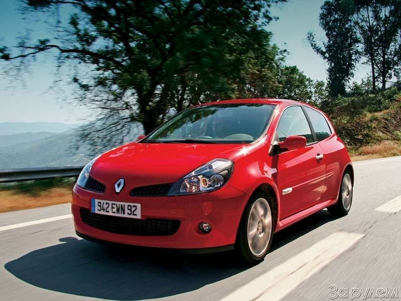 Презентация Clio Renault Sport. Муза тянется к спорту.